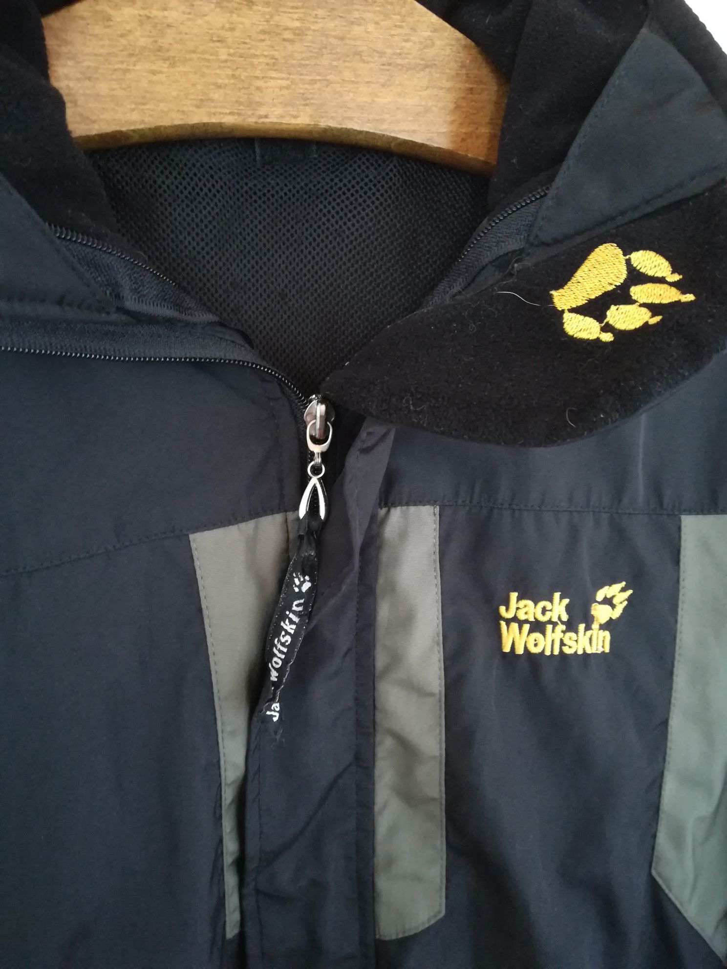 Geaca Jack Wolfskin mărimea S pt copii