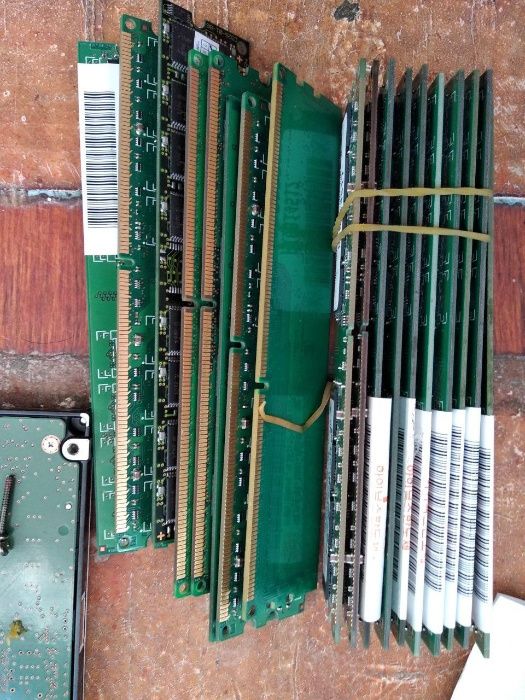 Оперативка сотилади (DDR3 2 GB)