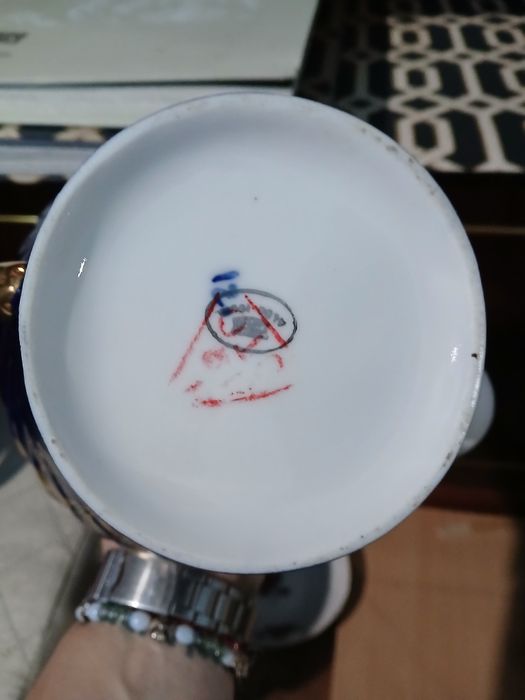 Vand acest set din cobalt email  placat cu aur