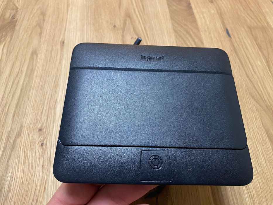 Legrand подова кутия, Контакт за бюро