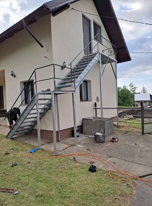 Vând scări zincate galvanizate