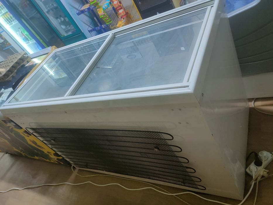 Морозилка , очень хорошо морозит как и мороженое так и полуфабрикаты