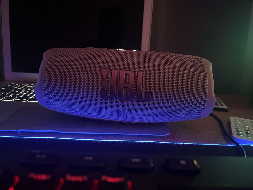 Vand/schimb cu soundbarJbl charge 5 folosit doar pentru test,original.