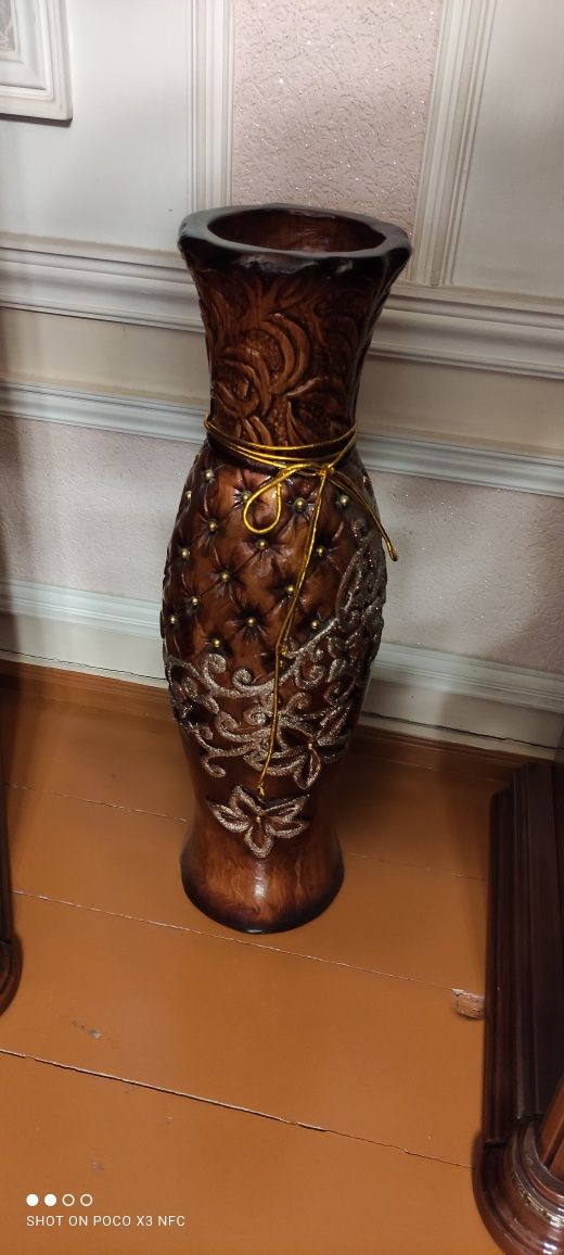 Сувенирная цветочная ваза