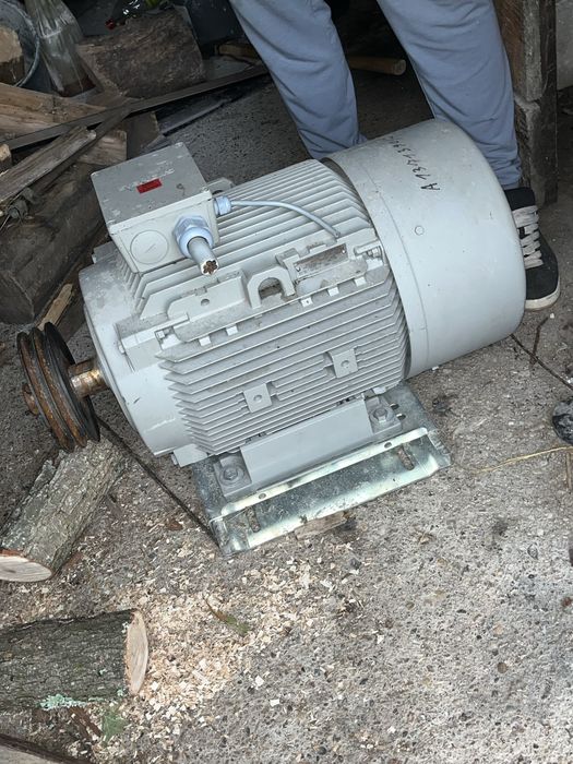 De vînzare un motor în trei timp