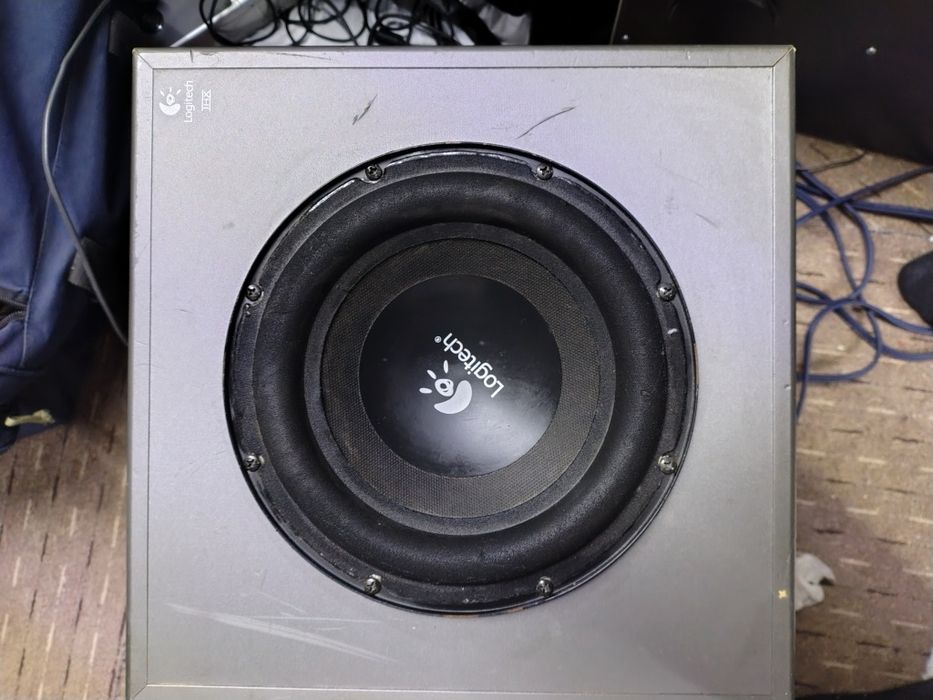 vând  subwoofer logitech z680
