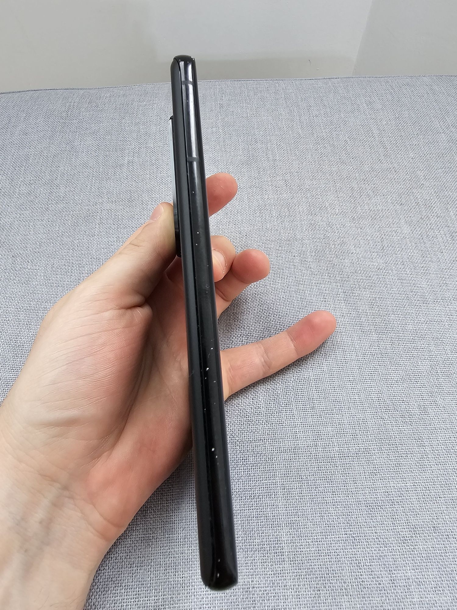 Vand Samsung Galaxy S21 Ultra 5G, 128 GB, liber de retea
Telefonul est