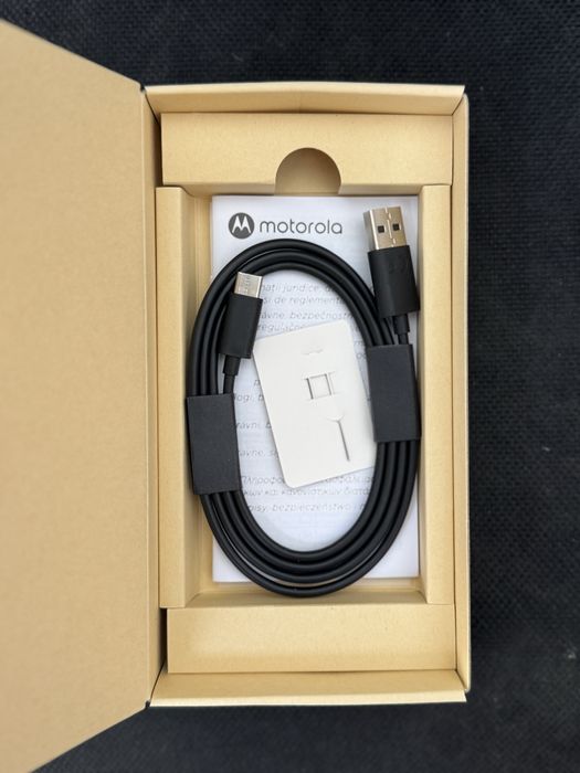Moto G35 5G 256GB с Гаранция + Адаптор Кейс и Протектор