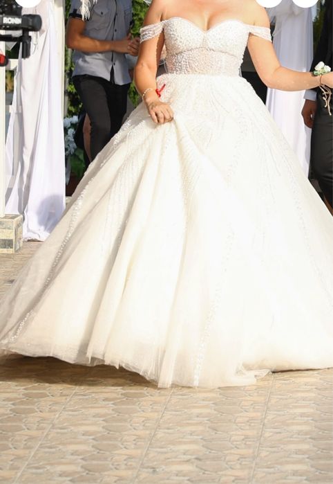 Булчинска рокля с мъниста