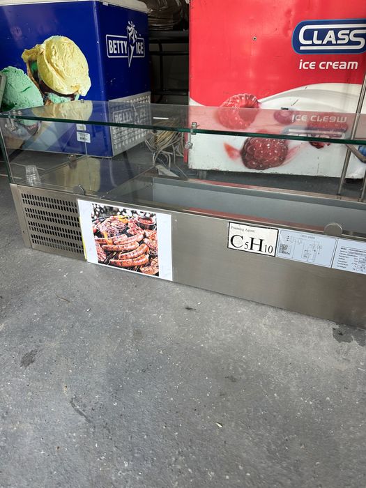 Vitrină rece salata