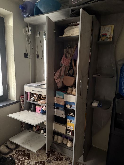 Продаётся большая прихожая шкаф