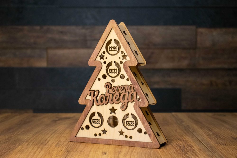 Светеща Коледна елхичка - прекрасен коледен подарък