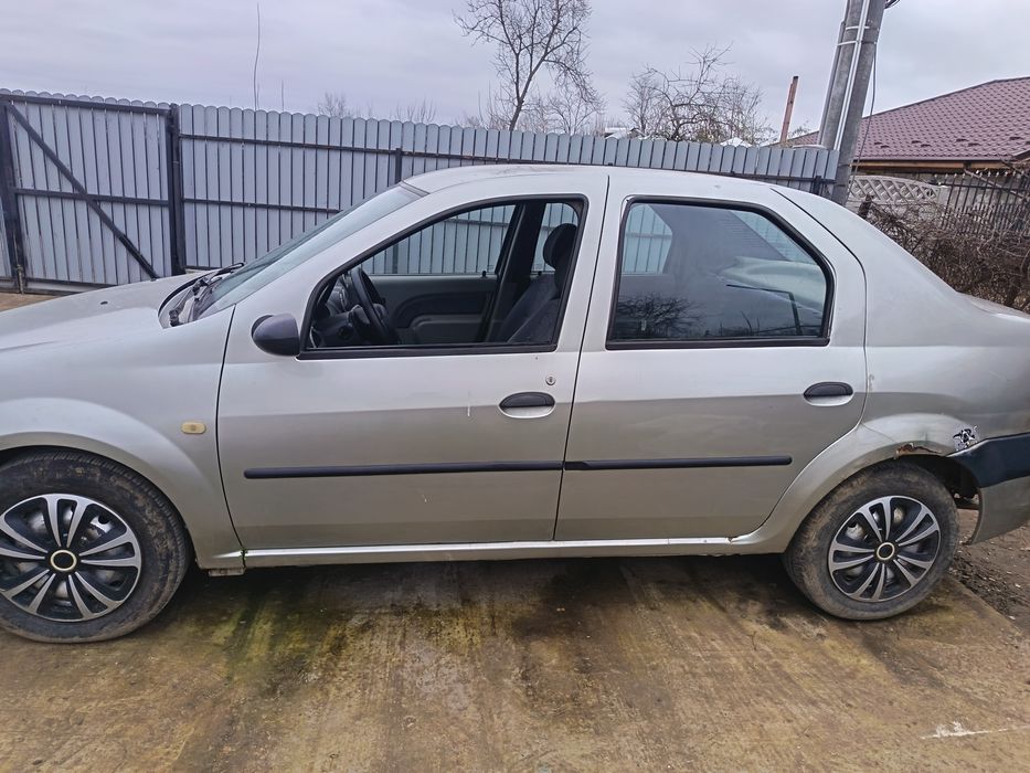 Vand Dacia Logan pentru piese