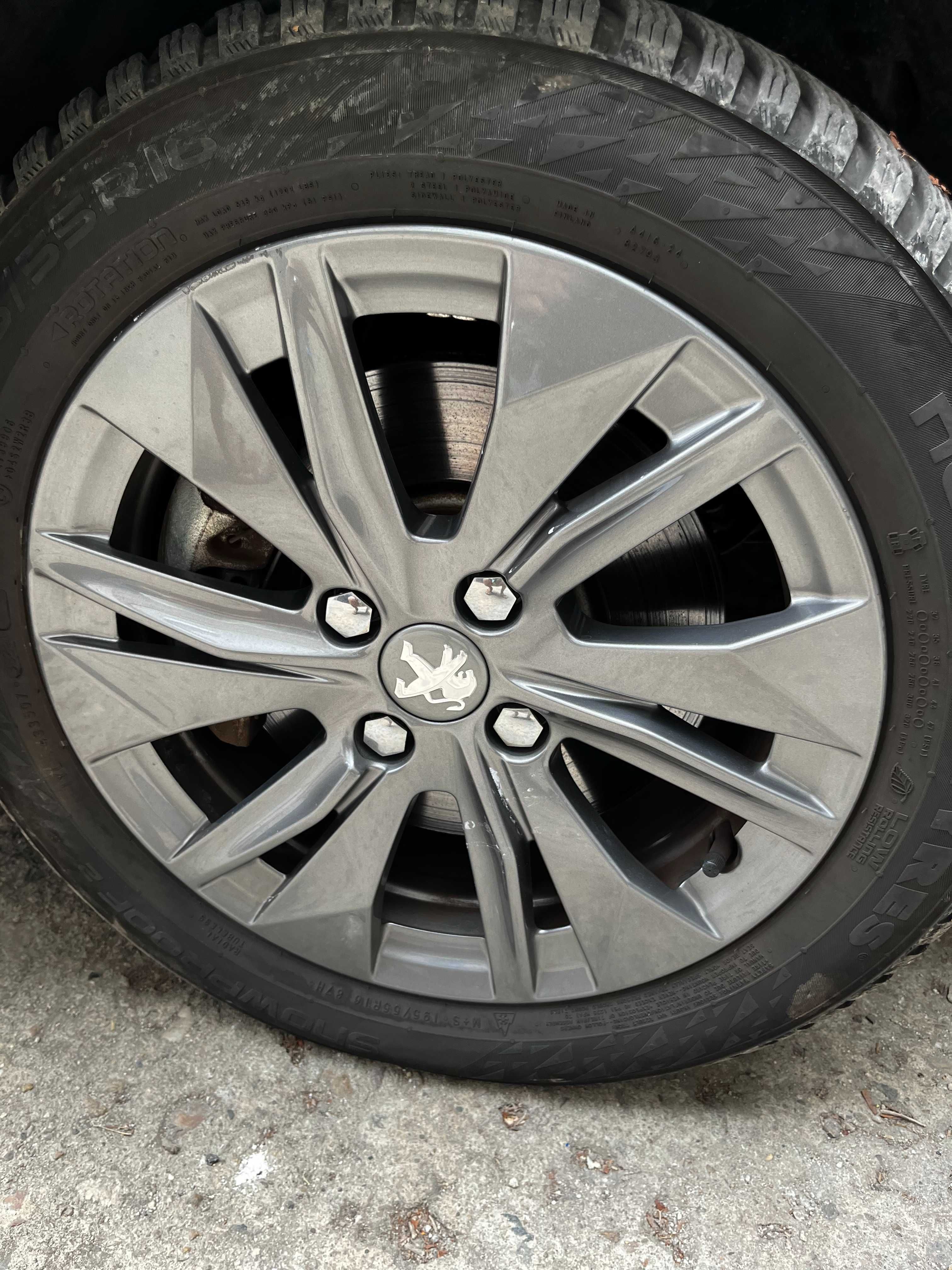 Електрически автомобил PEUGEOT E-308