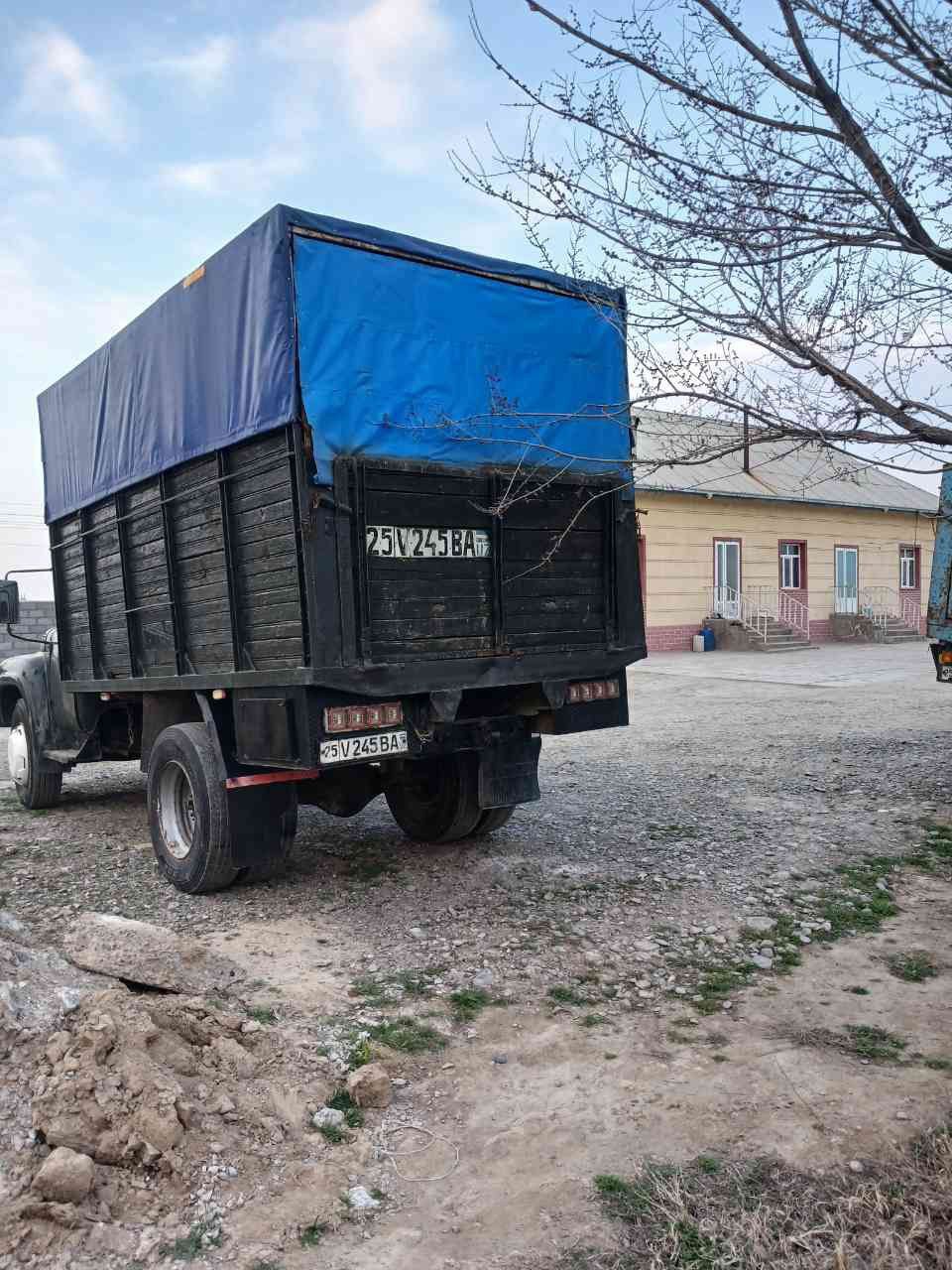 Zil 130 sotiladi