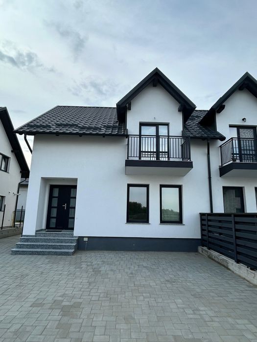 Apartamente, case și duplexuri de vânzare