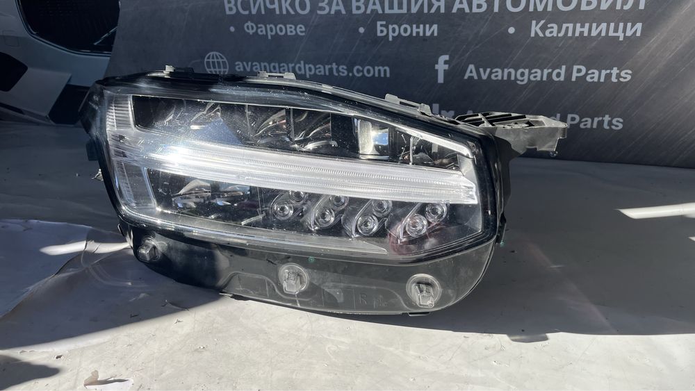 3 броя ляв и 2 броя десен фар Volvo XC90 2 2016-