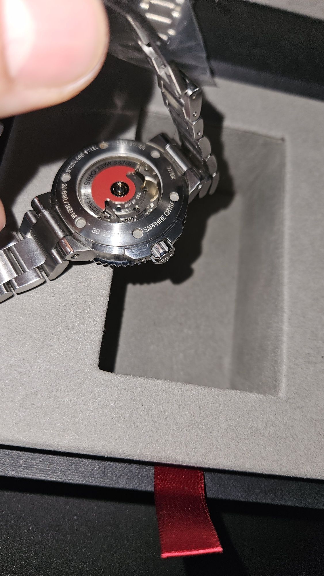 Oris Aquis Date Upcycle 36,5mm- дамски часовник,в гаранция