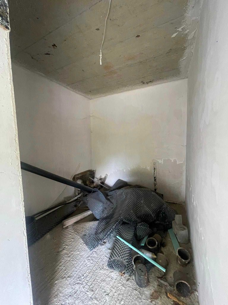 Продава се Къща в с. Старозагорски бани, Област Стара Загора - 300 кв.м за 1034 €/кв.м - Снимка #17