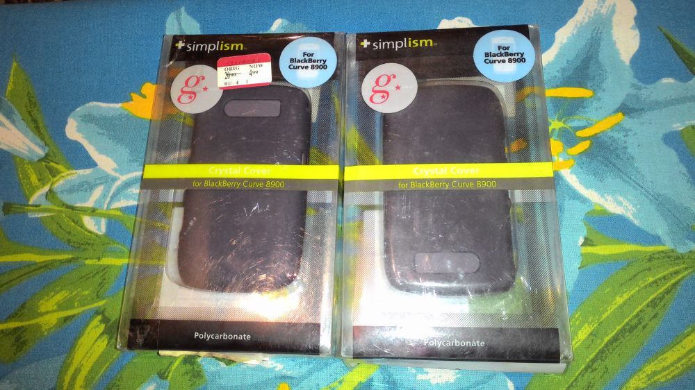 Чехлы для BlackBerry Curve 8900