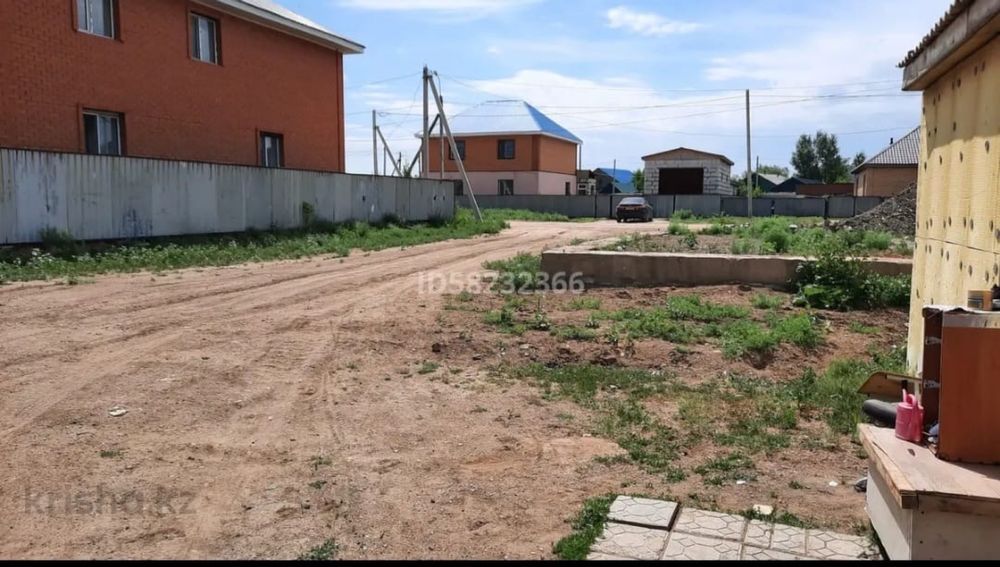 Участок с фундаментом и времянкой
