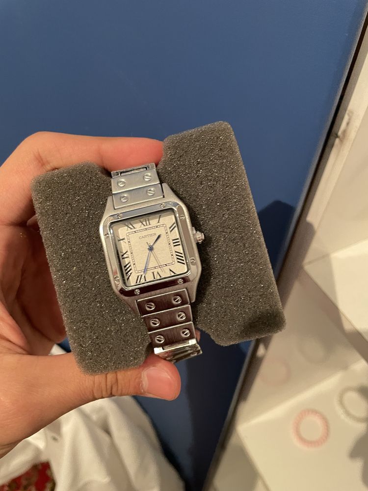 Продается часы Cartier