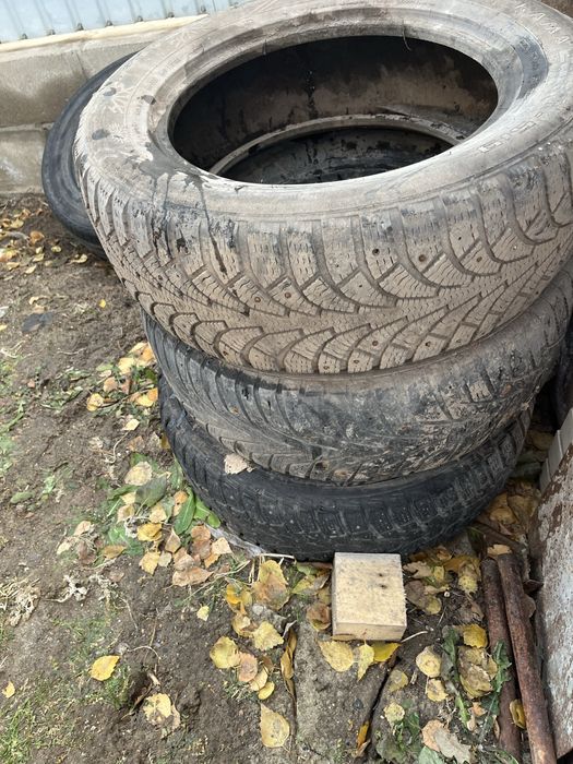 Продам шины б/у зимние недорого