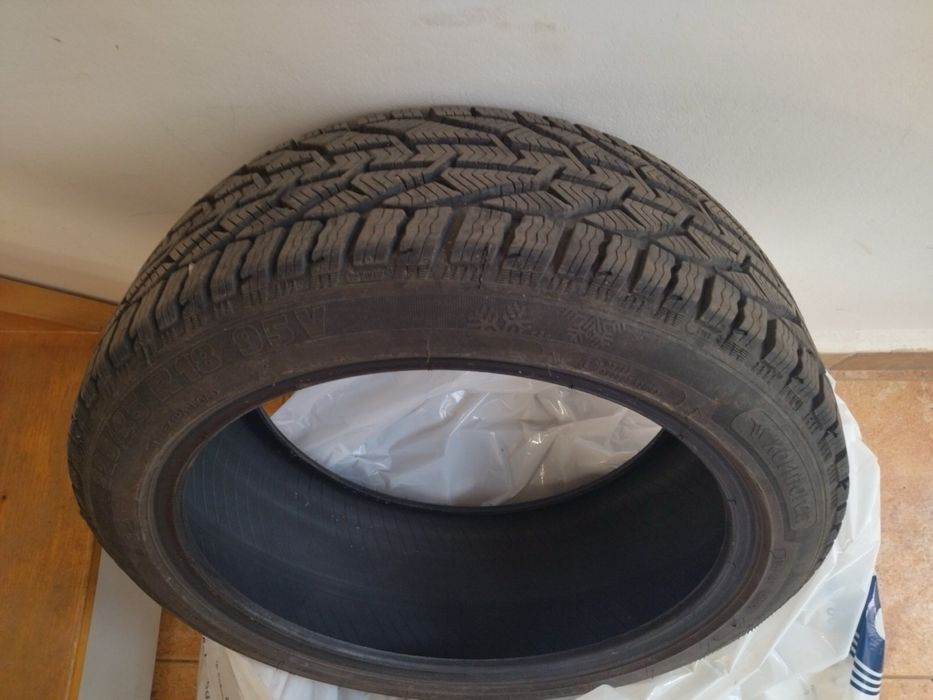 2 бр. Зимни гуми Kormoran Snow 225/45/18, XL