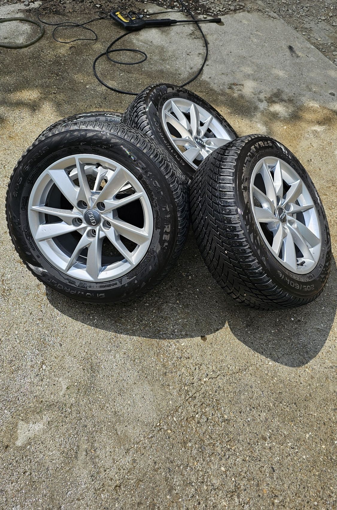 Jante originale Audi A4 cu anvelope de iarnă Nokian