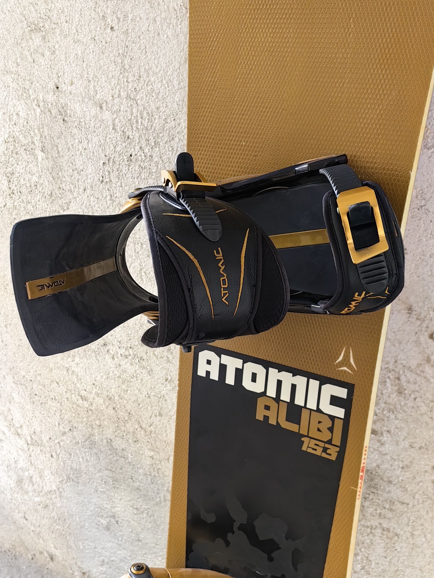 Сноуборд Atomic Alibi 153 см