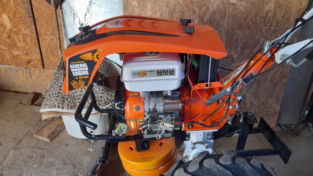 Motosapatoare Ruris 918 ACC cu remorca si scule