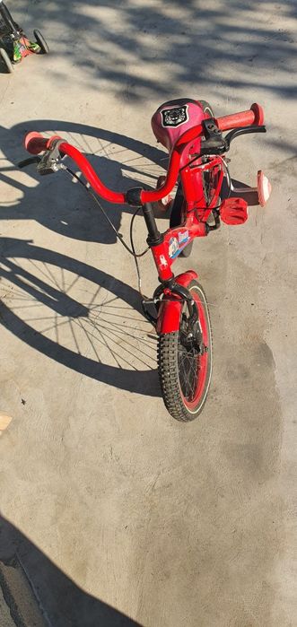 Детско колело със спомагателни колела