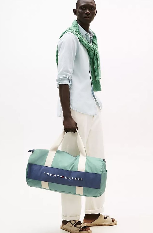 Продас спортивную сумку Tommy Hilfiger