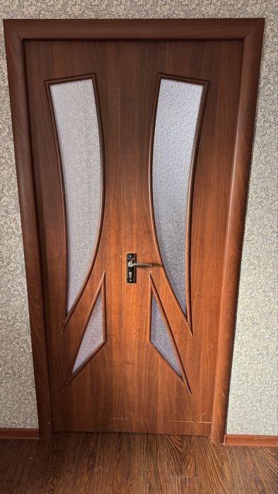 Продаю двери с ручкой