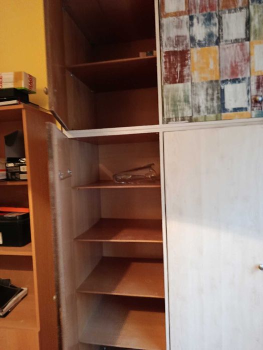 ПОДАРЯВАМ трикрилен гардероб срещу изнасяне 2,50х1,70х0,60 м
