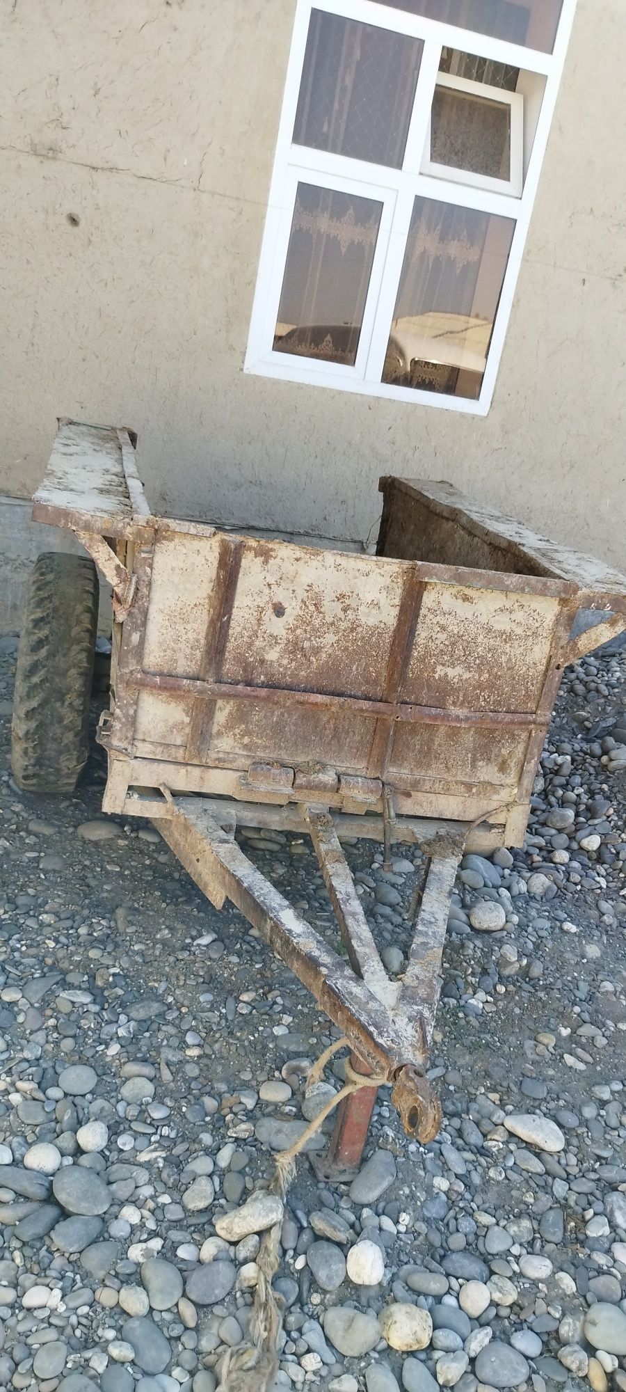 Mini traktor 2 porshinlik holati yaxshi yurib turgan traktor