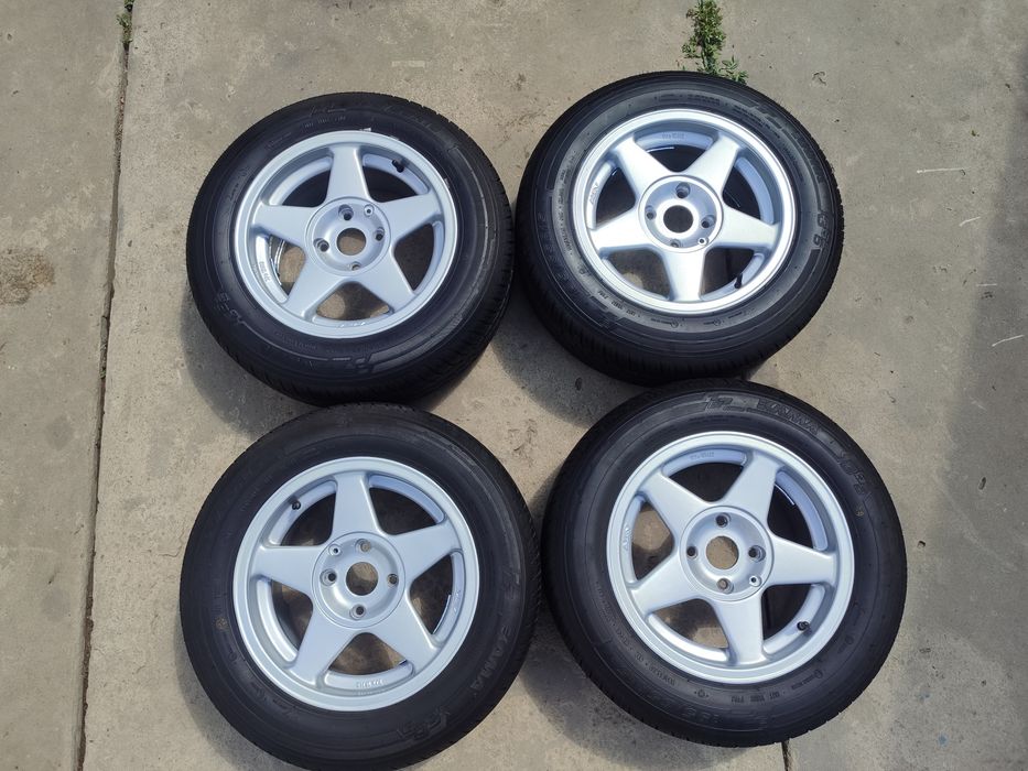 Диски с резиной новые. На Ауди 80 r15