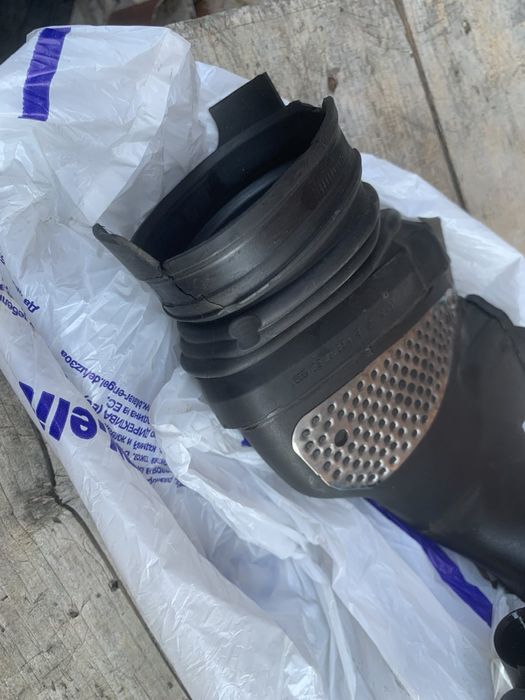 Продавам въздуховод / лястовица за 280/300/320CDI Mercedes