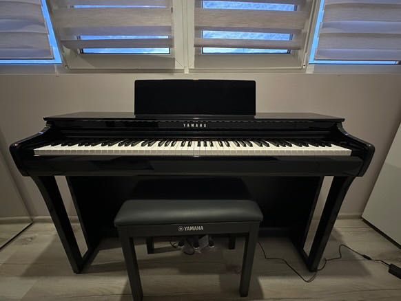 YAMAHA CLP-825 PE / Дигитално пиано