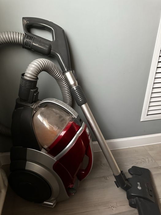 Пылесос LG         .