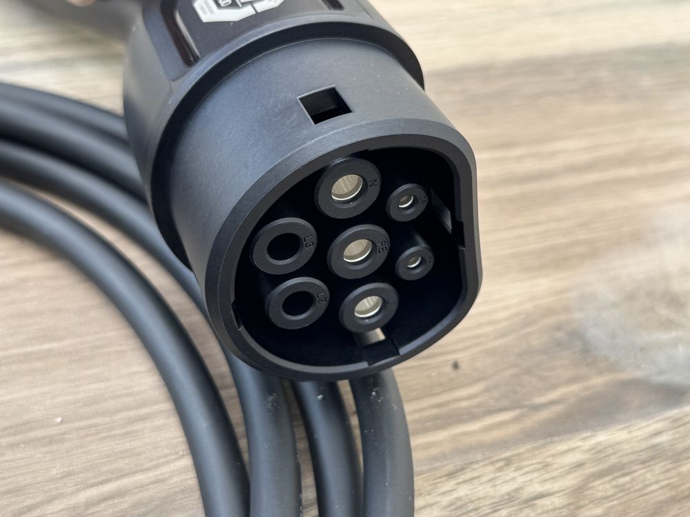 Чисто ново зарядно за Plug in Hybrid електрически автомобил