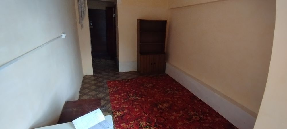 Продается 1 комнатная квартира в бывшем общежитии