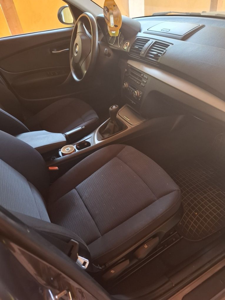 Vând BMW 118d an 2007