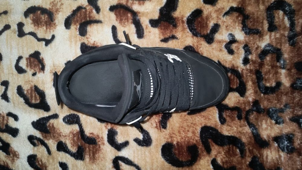 Jordan 4 white thunder