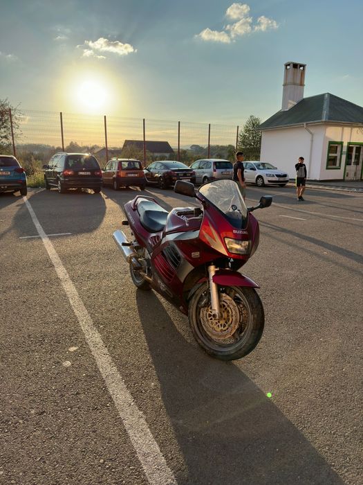 Dezmembrez Suzuki rf900r