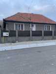 Casa de vanzare cu teren aferent