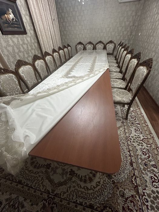 Стол и стулья өте жақсы сапада