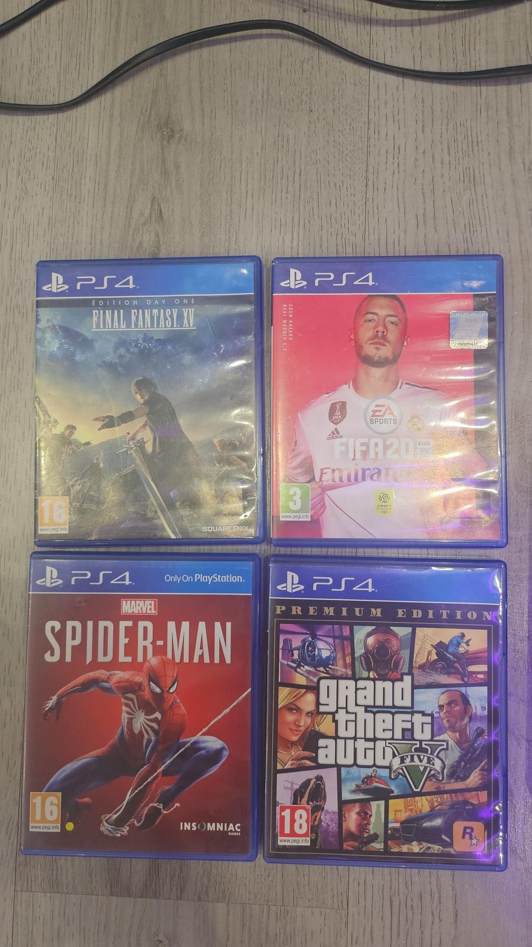 Ps4 slim 1T + два джойстика и 4 игри