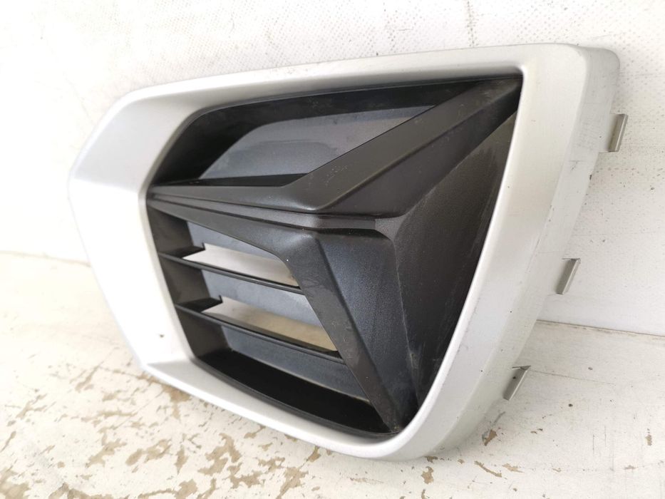 Ауди Q3 / Audi Q3 [ - ] Оригинална дясна решетка на проектора в добро