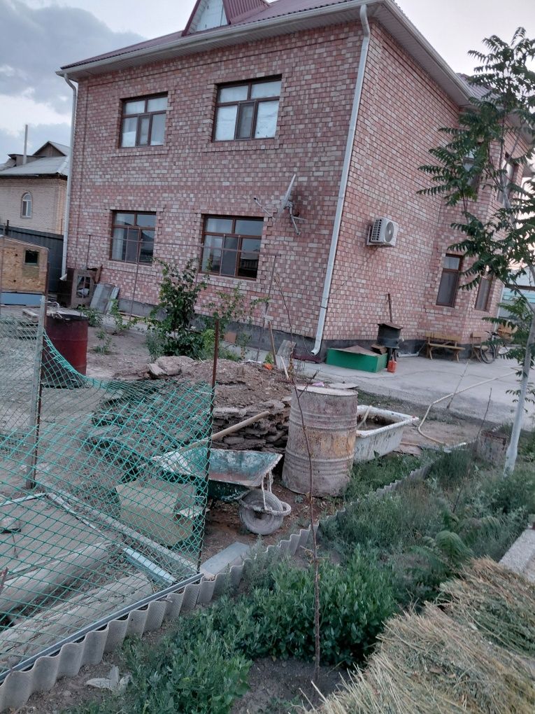 Продаётся коттедж в элитном районе.